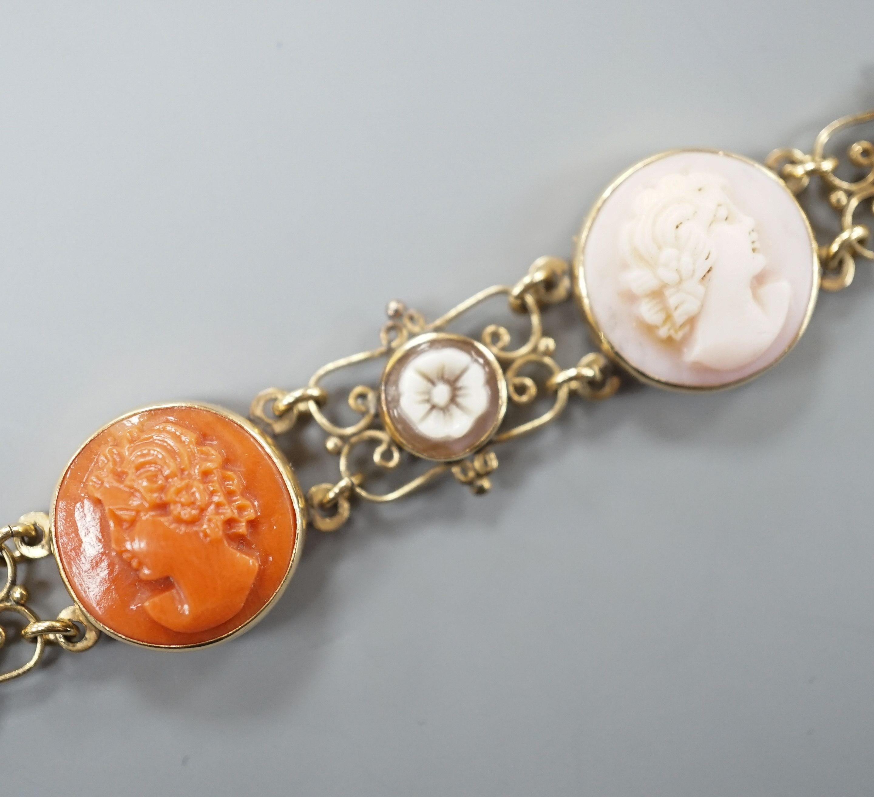 A 14k yellow metal gold Neapolitan shell and coral cameo set bracelet, 16.3cm, gross weight 13.4 grams.